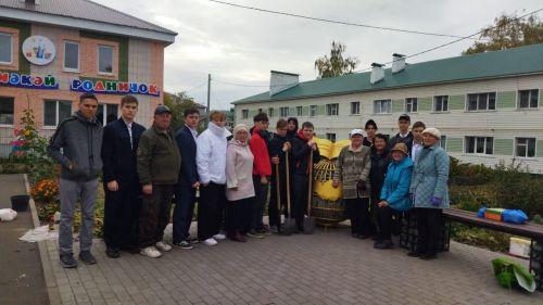 В Нурлате продолжается благоустройство Сквера Учителей