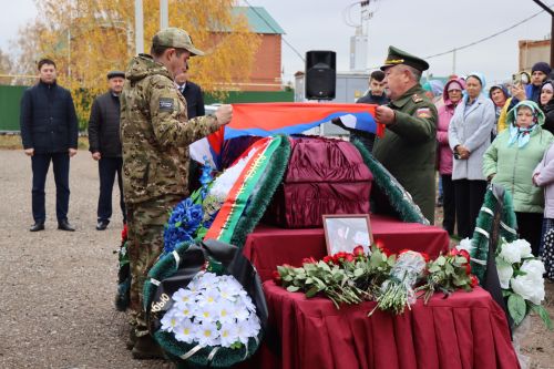 В Нижнем Нурлате простились с бойцом СВО