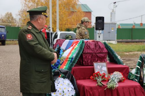 В Нижнем Нурлате простились с бойцом СВО