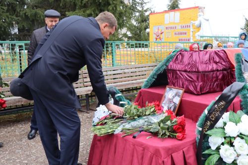 В Нижнем Нурлате простились с бойцом СВО