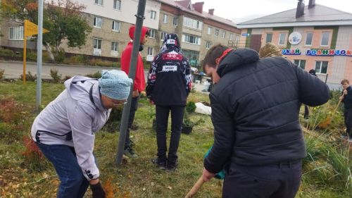В Нурлате продолжается благоустройство Сквера Учителей