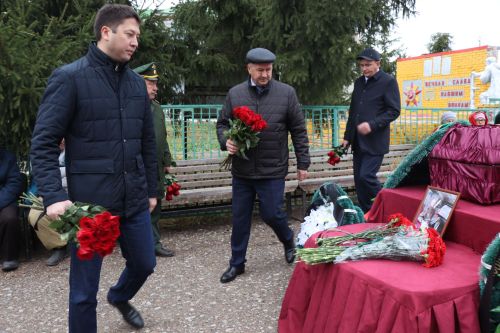 В Нижнем Нурлате простились с бойцом СВО