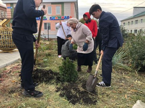 В Нурлате продолжается благоустройство Сквера Учителей