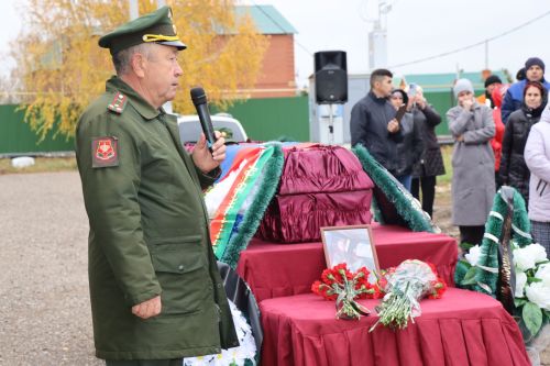 В Нижнем Нурлате простились с бойцом СВО