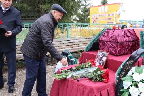 В Нижнем Нурлате простились с бойцом СВО