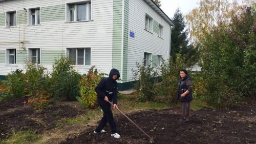 В Нурлате продолжается благоустройство Сквера Учителей