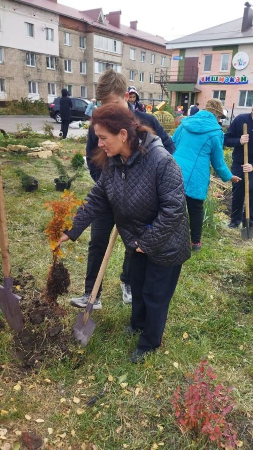 В Нурлате продолжается благоустройство Сквера Учителей