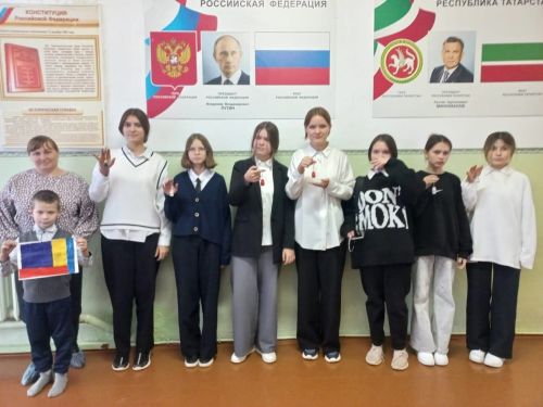 Межпоселенческая библиотека Нурлата провела мастер-класс по росписи матрёшки