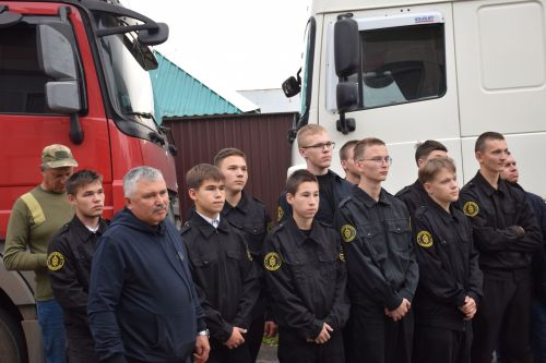 Глава района Дамир Ишкинеев вместе с «Боевым братством» отвез в зону СВО гуманитарный груз