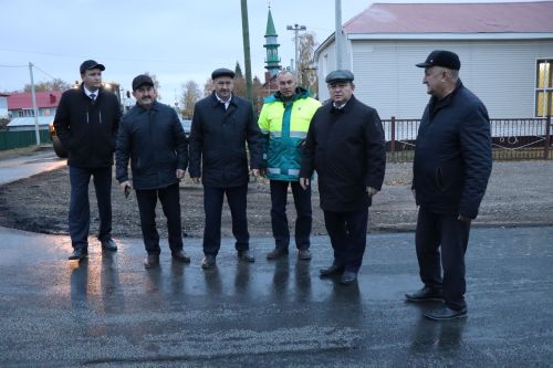 Глава Нурлатского района ознакомился с качеством дорожных работ