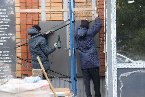 Дамир Ишкинеев рабочее совещание провел прямо на объектах капремонта и строительства