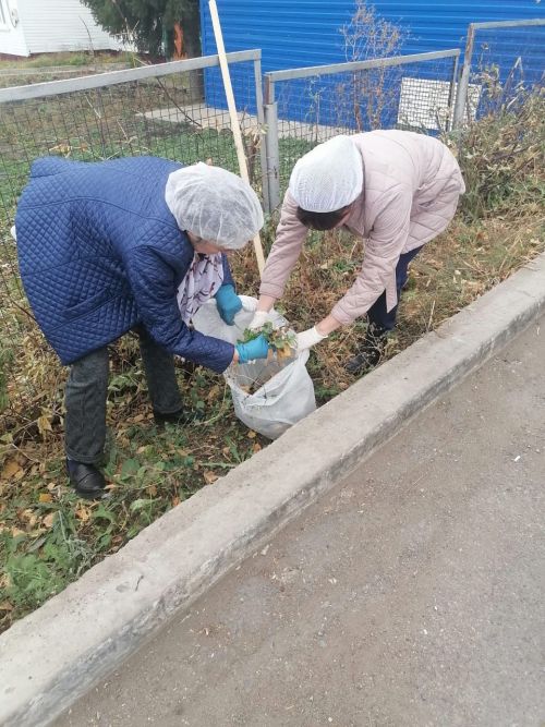 Нурлатцы вышли на осенний субботник