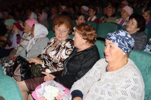 В Нурлате прошел праздничный концерт в честь Международного дня пожилых людей