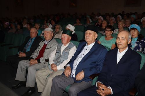 В Нурлате прошел праздничный концерт в честь Международного дня пожилых людей