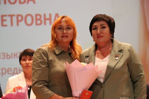 В Нурлате торжественно поздравили учителей с профессиональным праздником