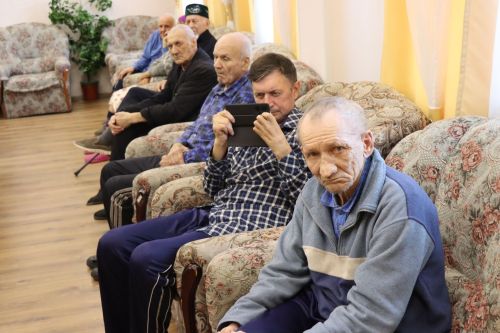 Нурлатский дом-интернат для престарелых и инвалидов посетили почетные гости (фоторепортаж)