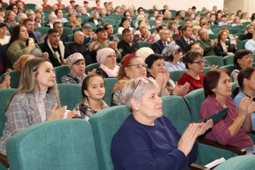 Нурлатцы в рамках благотворительных концертов «СВОих не бросаем» собрали более 1 млн рублей