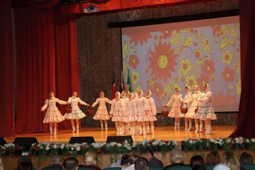 Нурлатцы в рамках благотворительных концертов «СВОих не бросаем» собрали более 1 млн рублей