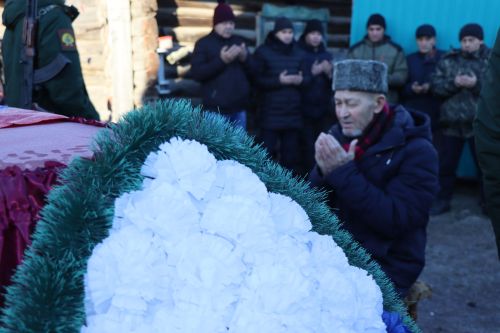 В селе Бурметьево Нурлатского района проводили в последний путь Ахметова Ильфата