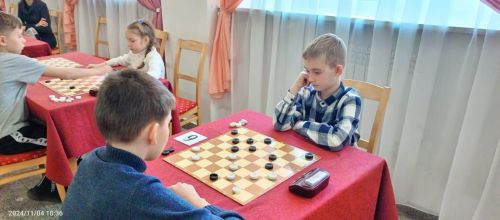 В День народного единства юные шашисты Нурлата собрались на турнир