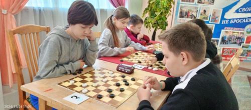 В День народного единства юные шашисты Нурлата собрались на турнир