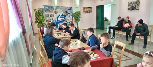 В День народного единства юные шашисты Нурлата собрались на турнир