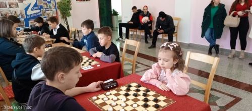 В День народного единства юные шашисты Нурлата собрались на турнир