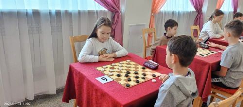 В День народного единства юные шашисты Нурлата собрались на турнир