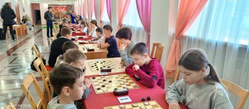 В День народного единства юные шашисты Нурлата собрались на турнир