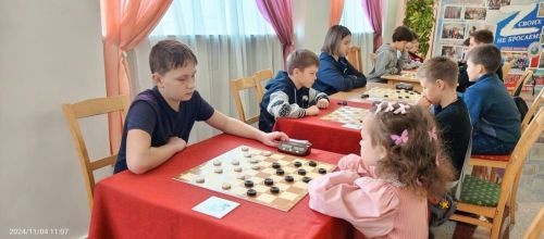 В День народного единства юные шашисты Нурлата собрались на турнир