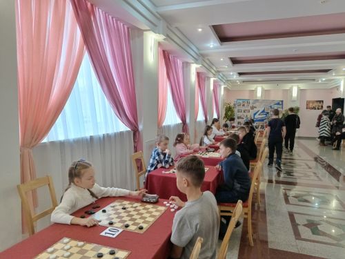 В День народного единства юные шашисты Нурлата собрались на турнир