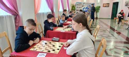 В День народного единства юные шашисты Нурлата собрались на турнир