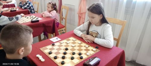 В День народного единства юные шашисты Нурлата собрались на турнир