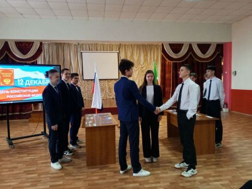В школах Нурлата ко Дню Конституции России проводятся познавательные мероприятия