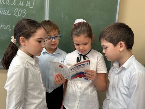 В школах Нурлата ко Дню Конституции России проводятся познавательные мероприятия