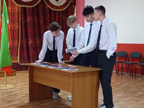 В школах Нурлата ко Дню Конституции России проводятся познавательные мероприятия