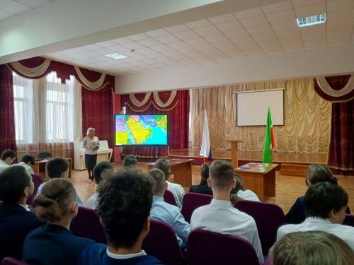 В школах Нурлата ко Дню Конституции России проводятся познавательные мероприятия