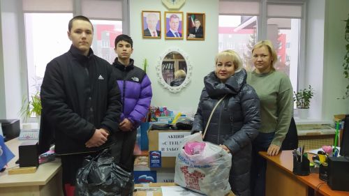 Школьники Нурлатского района собрали для бойцов 896 пар теплых носков