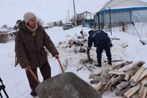 На днях сотрудники учреждения «Безопасность дорожного движения» организовали волонтерский десант в Курманаево