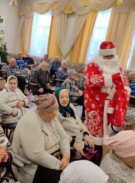 Жители Нурлатского дома-интерната встали в новогодний хоровод