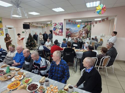 Жители Нурлатского дома-интерната продолжают принимать поздравления