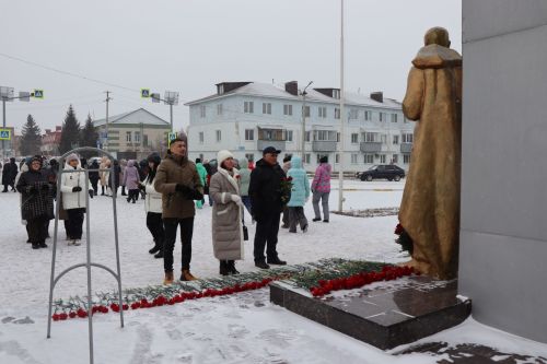В Нурлате в День героев Отечества прошел торжественный митинг