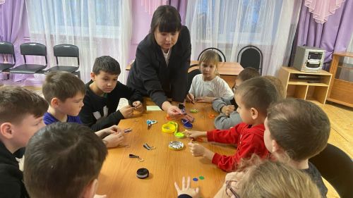 Учащиеся «Нурлатской школы-интерната» на мастер-классе изготовили светоотражающие элементы