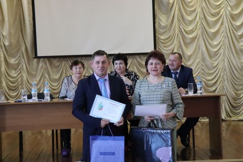 На днях в городской гимназии прошло очередное собрание членов профсоюза учреждений образования района
