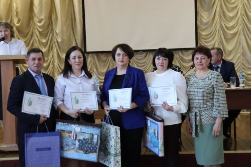 На днях в городской гимназии прошло очередное собрание членов профсоюза учреждений образования района