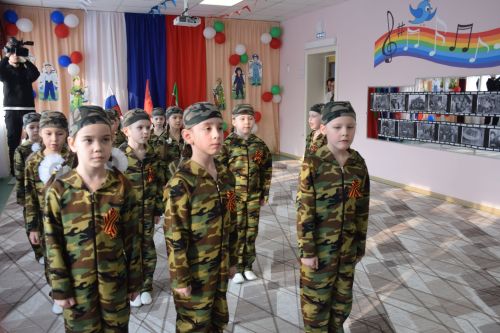 В Нурлате прошел I районный смотр строя и песни среди дошкольников (фоторепортаж)