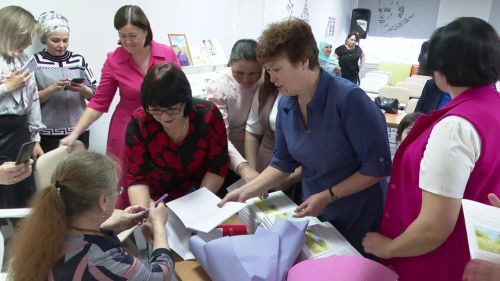 Местная поэтесса Альфия Тухватуллина-Гумерова презентовала свой второй сборник стихов