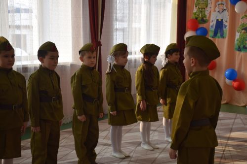 В Нурлате прошел I районный смотр строя и песни среди дошкольников (фоторепортаж)
