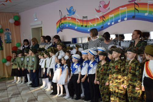 В Нурлате прошел I районный смотр строя и песни среди дошкольников (фоторепортаж)