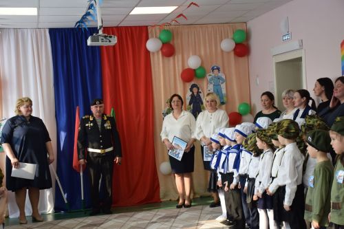 В Нурлате прошел I районный смотр строя и песни среди дошкольников (фоторепортаж)